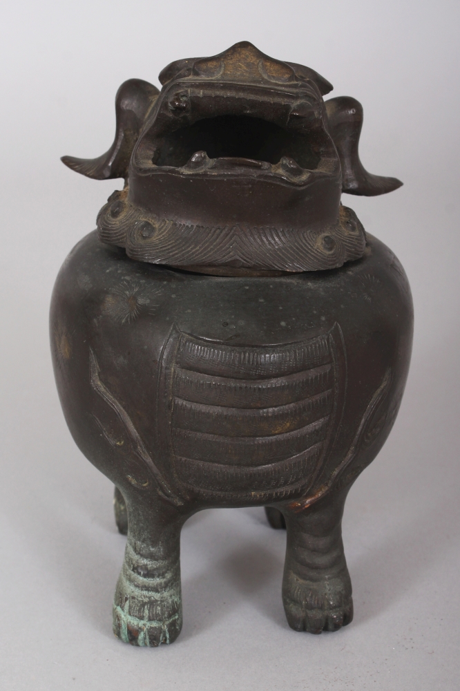 A CHINESE MING STYLE BUDDHISTIC LION BRONZE CENSER, the hinged head of the mythical animal forming - Image 2 of 7