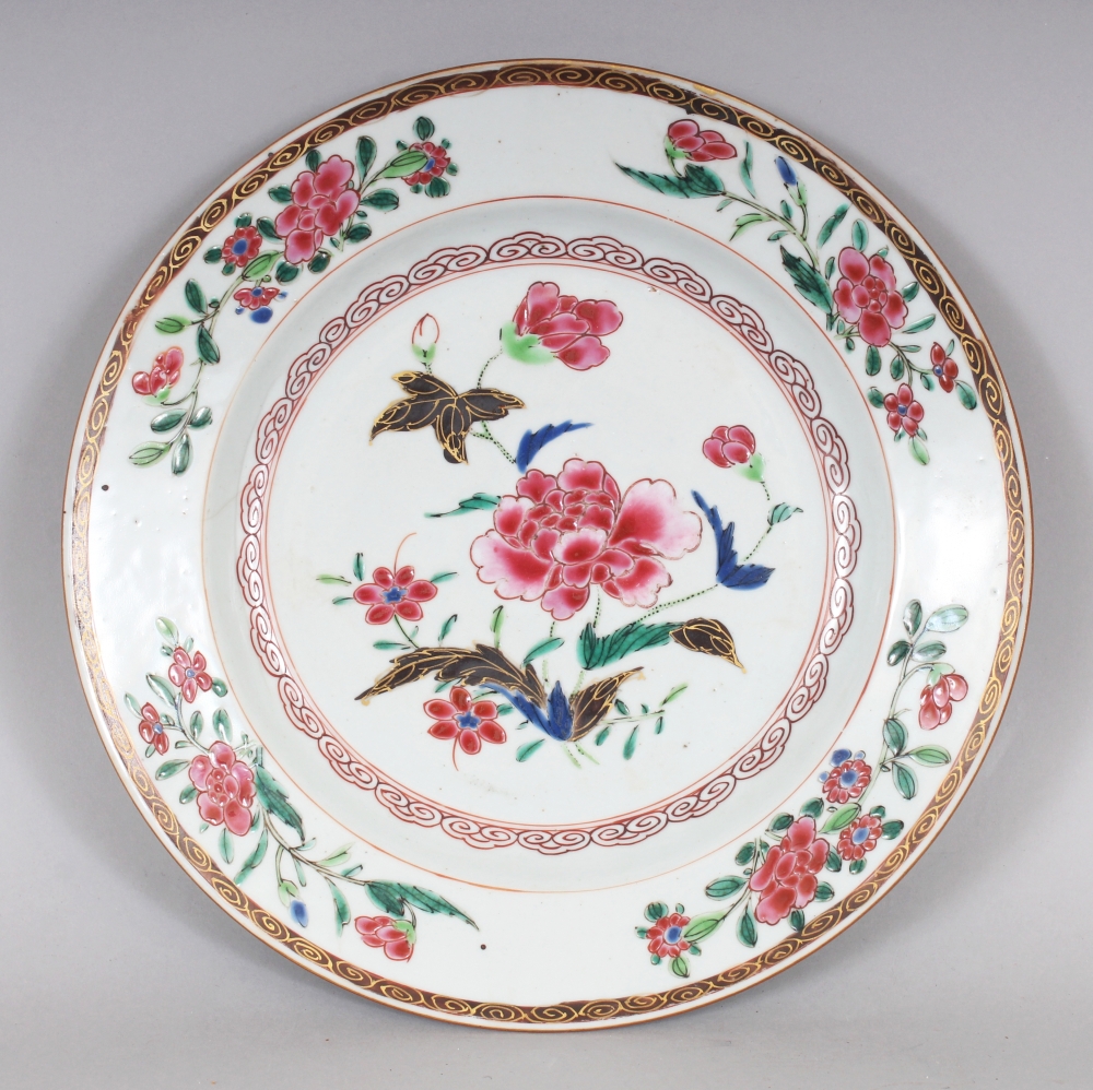 ANOTHER 18TH CENTURY CHINESE FAMILLE ROSE PORCELAIN PLATE, painted to its centre with a spray of