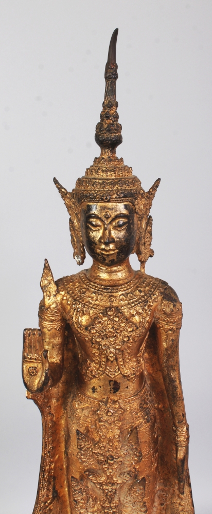 A GOOD LARGE 18TH/19TH CENTURY THAI GILDED & LACQUERED BRONZE FIGURE OF BUDDHA SHAKAMUNI, standing - Image 5 of 6