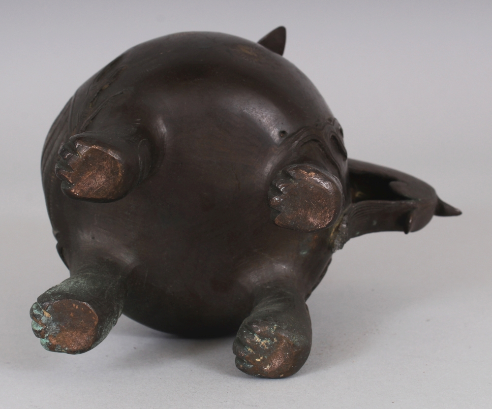 A CHINESE MING STYLE BUDDHISTIC LION BRONZE CENSER, the hinged head of the mythical animal forming - Image 7 of 7