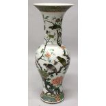 A VERY LARGE GOOD QUALITY 19TH CENTURY CHINESE FAMILLE VERTE PORCELAIN YEN YEN VASE, well painted