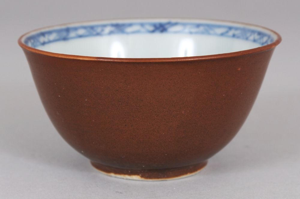 AN 18TH CENTURY CHINESE BLUE & WHITE BATAVIAN WARE NANKING CARGO PORCELAIN TEABOWL & SAUCER, each - Image 3 of 10