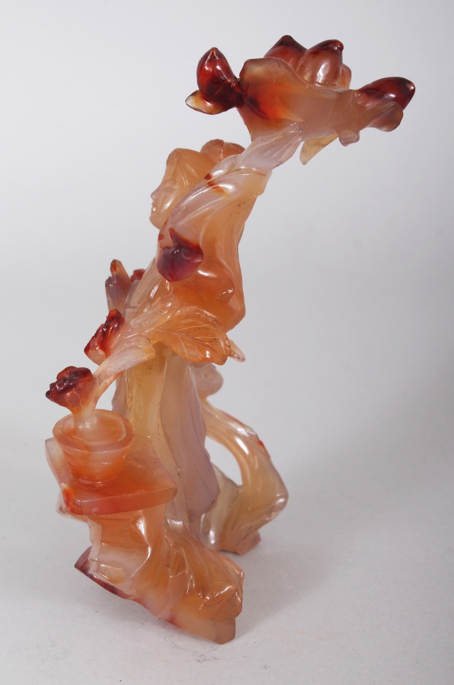 A CHINESE AGATE CARVING OF A STANDING LADY, bearing aloft a bowl of peach, 6in high. - Image 4 of 6