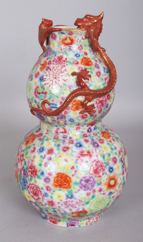 A GOOD QUALITY CHINESE FAMILLE ROSE MILLEFLEUR DOUBLE GOURD PORCELAIN VASE, the shoulders and neck