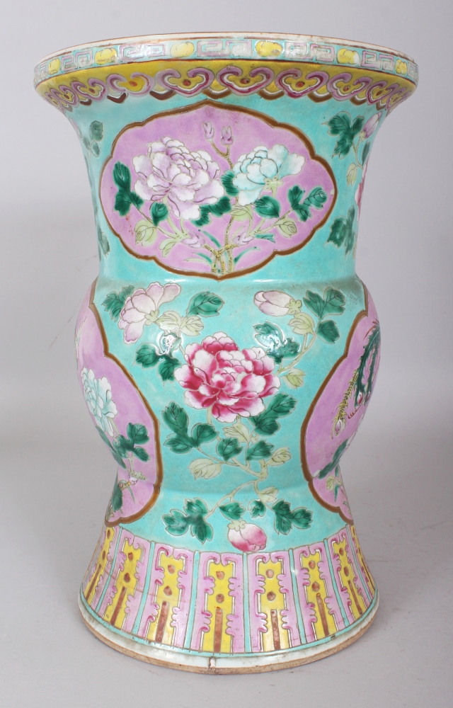 A LARGE 19TH CENTURY CHINESE CANTON FAMILLE ROSE VASE, painted with pink ground phoenix panels - Image 2 of 6