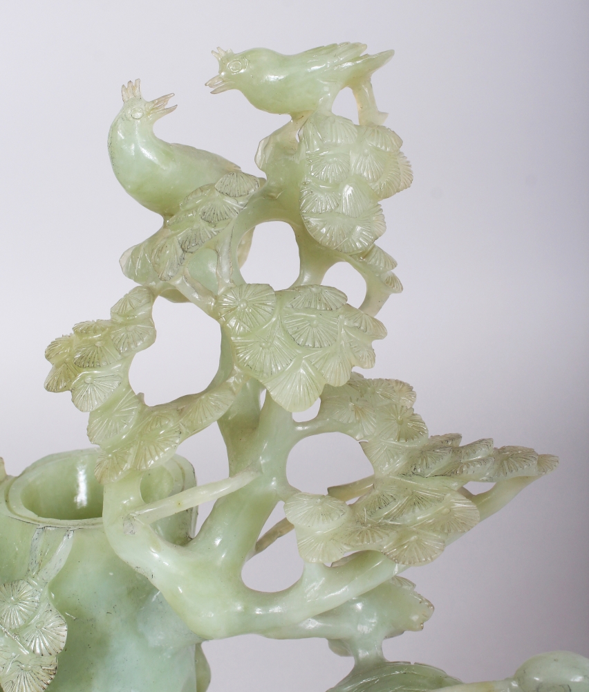 A CHINESE JADE-LIKE CELADON GREEN HARDSTONE VASE CARVING, together with a fitted wood stand, - Image 6 of 8