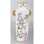 A GOOD QUALITY EARLY 19TH CENTURY CHINESE JIAQING PERIOD CANTON FAMILLE ROSE MANDARIN PORCELAIN