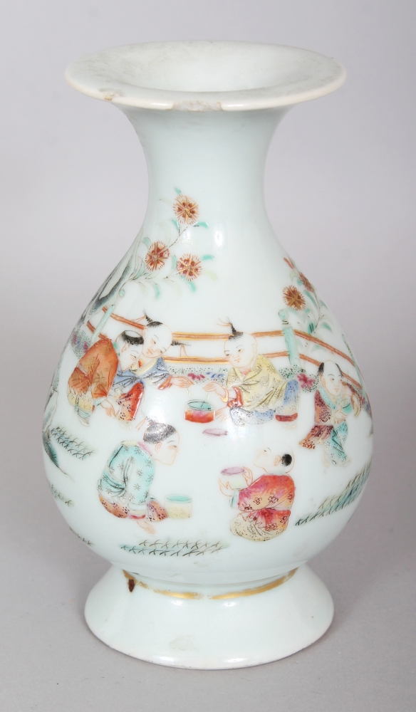 A FINE QUALITY CHINESE DAOGUANG PERIOD FAMILLE ROSE YUHUCHUNPING PORCELAIN VASE, painted with an