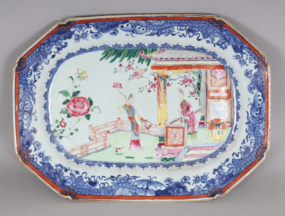 AN 18TH CENTURY CHINESE QIANLONG PERIOD FAMILLE ROSE & UNDERGLAZE-BLUE CHAMFERED RECTANGULAR