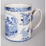 A GOOD 18TH CENTURY CHINESE QIANLONG PERIOD BLUE & WHITE CHICKEN SKIN GROUND PORCELAIN TANKARD, of