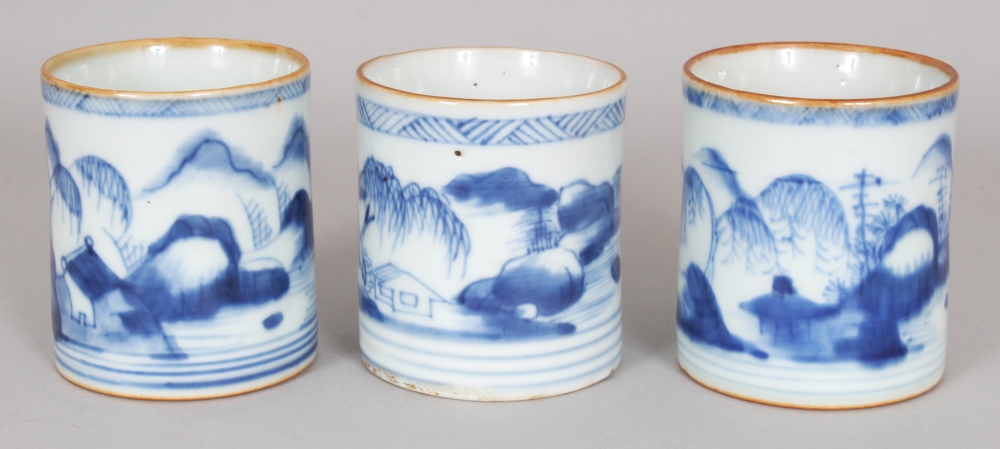 A GROUP OF THREE GOOD QUALITY CHINESE KANGXI PERIOD BLUE & WHITE PORCELAIN COFFEE CANS, circa - Image 2 of 7