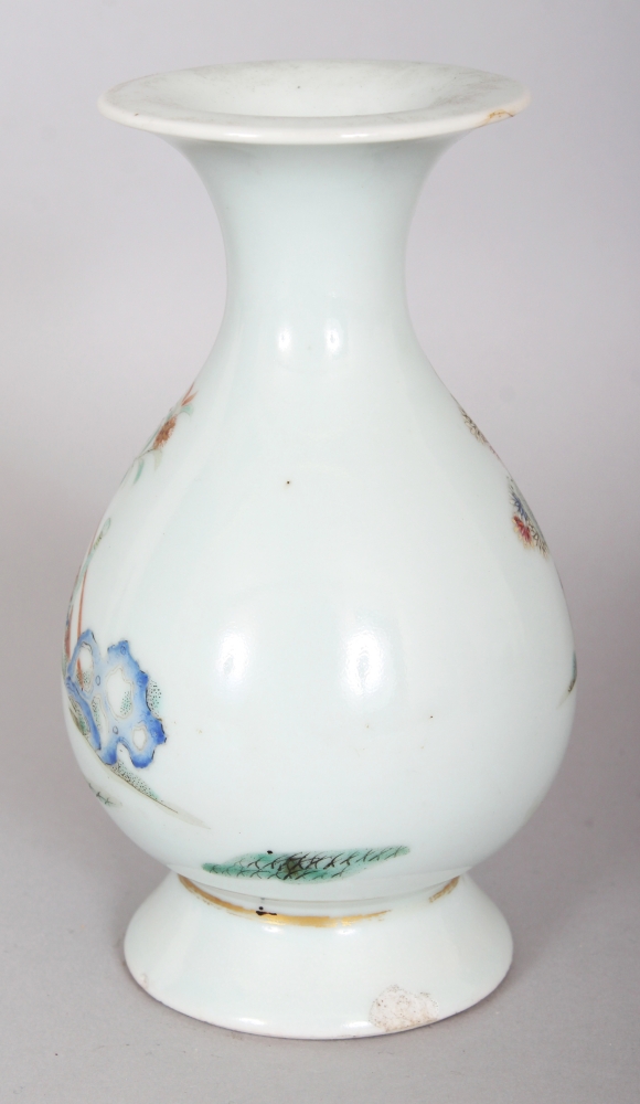 A FINE QUALITY CHINESE DAOGUANG PERIOD FAMILLE ROSE YUHUCHUNPING PORCELAIN VASE, painted with an - Image 3 of 9