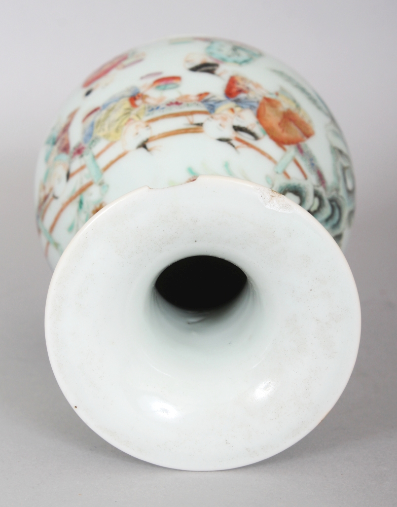 A FINE QUALITY CHINESE DAOGUANG PERIOD FAMILLE ROSE YUHUCHUNPING PORCELAIN VASE, painted with an - Image 6 of 9