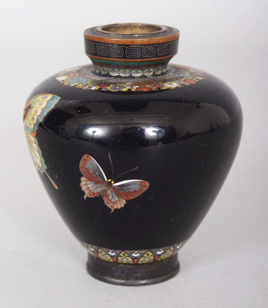 A SMALL FINE QUALITY JAPANESE MEIJI PERIOD CLOISONNE BUTTERFLY VASE BY INABA NANAHO, well - Image 4 of 8