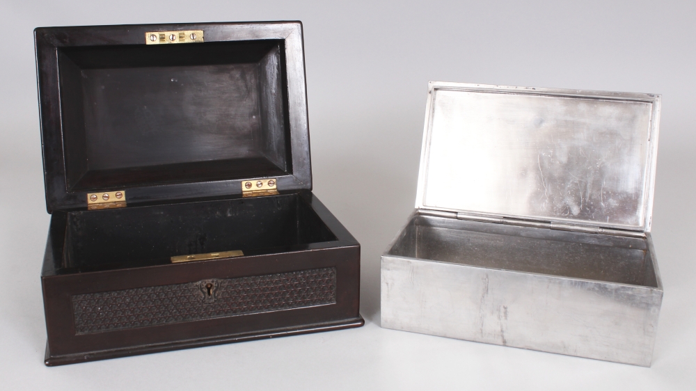 A GOOD QUALITY 19TH CENTURY CHINESE WOOD & PEWTER CASKET TEA CADDY, the hinged wood cover finely - Image 5 of 9