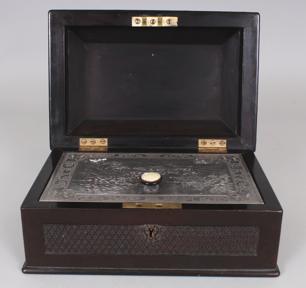 A GOOD QUALITY 19TH CENTURY CHINESE WOOD & PEWTER CASKET TEA CADDY, the hinged wood cover finely - Image 4 of 9