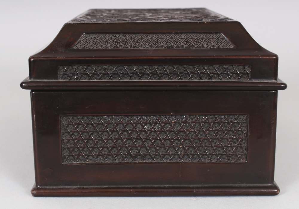 A GOOD QUALITY 19TH CENTURY CHINESE WOOD & PEWTER CASKET TEA CADDY, the hinged wood cover finely - Image 3 of 9