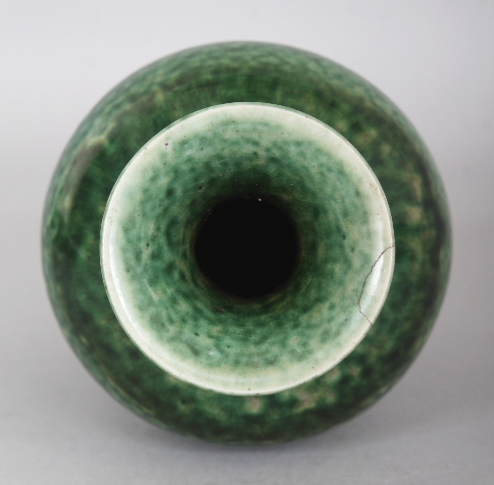 A GOOD 18TH CENTURY CHINESE GREEN GLAZED BALUSTER PORCELAIN VASE, together with a wood stand, the - Image 4 of 7