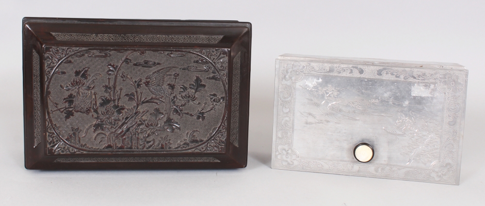 A GOOD QUALITY 19TH CENTURY CHINESE WOOD & PEWTER CASKET TEA CADDY, the hinged wood cover finely - Image 6 of 9