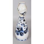 AN EARLY 20TH CENTURY JAPANESE BOTTLE FORM VASE WITH A GARLIC NECK, 9.3in high