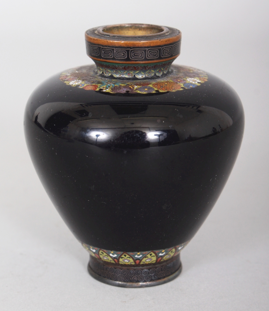 A SMALL FINE QUALITY JAPANESE MEIJI PERIOD CLOISONNE BUTTERFLY VASE BY INABA NANAHO, well - Image 3 of 8
