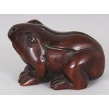 A JAPANESE WOOD NETSUKE OF A FROG, 1.8in long.