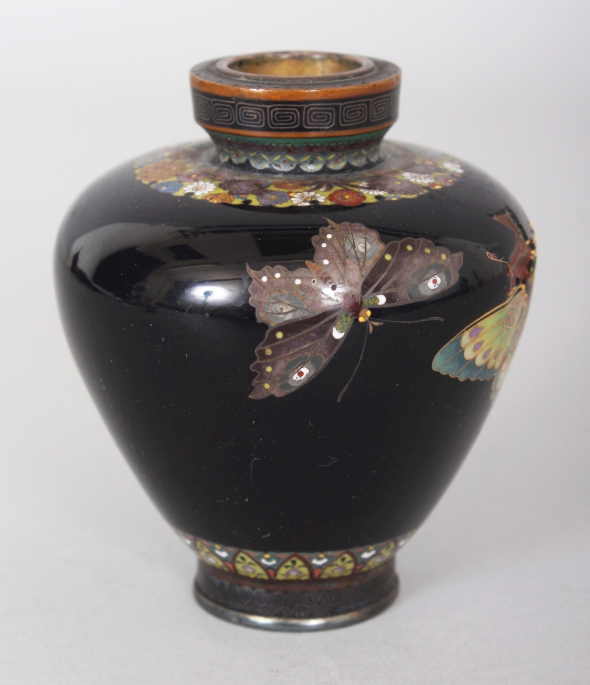 A SMALL FINE QUALITY JAPANESE MEIJI PERIOD CLOISONNE BUTTERFLY VASE BY INABA NANAHO, well - Image 2 of 8