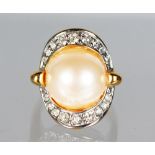 A 18CT GOLD PEARL RING.