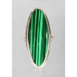 A SILVER MALACHITE RING.