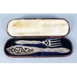 A PAIR OF VICTORIAN PIERCED AND ENGRAVED FISH SERVERS, in a fitted case. Sheffield 1856. Maker: R. &