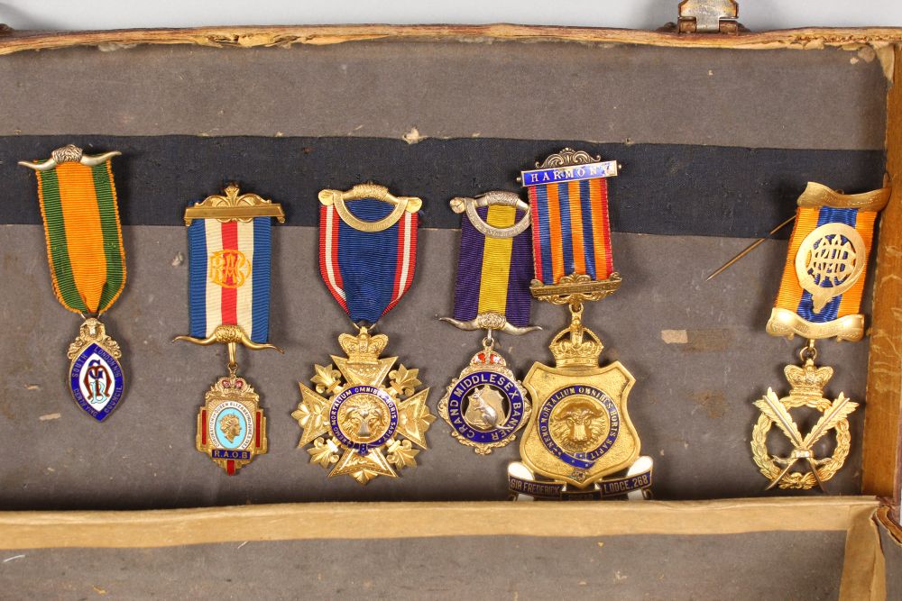 MASONIC REGALIA, in a leather case with gongs, apron and arm bands from CHRISTOPHER LEATHER DALE - Image 2 of 6