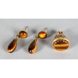 A GOLD TIGER'S EYE FOB AND PAIR OF EARRINGS.