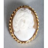 A GOLD CAMEO BROOCH.