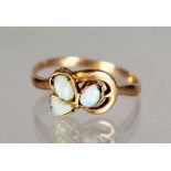 A 15CT GOLD AND OPAL CROSSOVER RING.