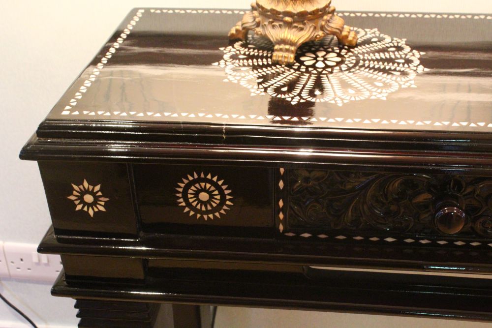 AN EASTERN LACQUER CONSOLE TABLE, with three frieze drawers, and all-over mother-of-pearl inlaid - Image 2 of 4