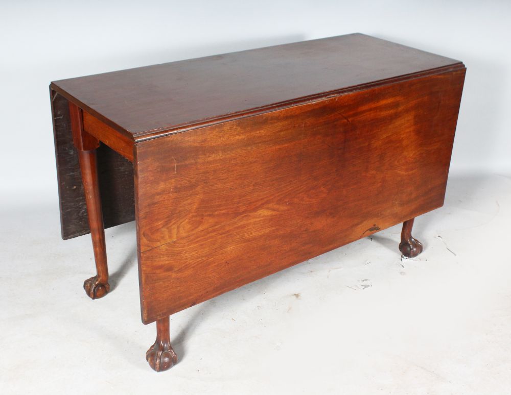 A GEORGE III MAHOGANY DROP FLAP GATE-LEG DINING TABLE, supported on claw and ball feet. 5ft long