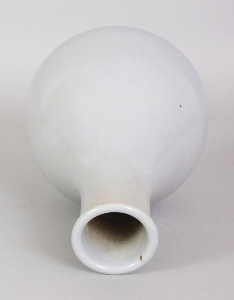 A CHINESE JUN STYLE PORCELAIN BOTTLE VASE, applied with a pale blue-green glaze, 8in high. - Image 3 of 4
