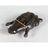 A HORN FROG SNUFF BOX.