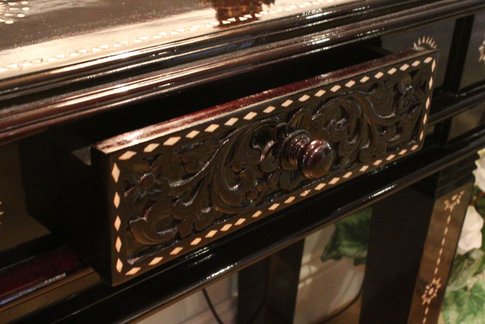 AN EASTERN LACQUER CONSOLE TABLE, with three frieze drawers, and all-over mother-of-pearl inlaid - Image 3 of 4