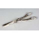 A PAIR OF CAST SILVER IRISH GRAPE SCISSORS with fruiting vines. Dublin.