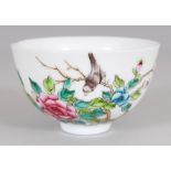 A FINE QUALITY EARLY 20TH CENTURY CHINESE REPUBLIC PERIOD FAMILLE ROSE PORCELAIN TEABOWL, painted