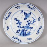 A GOOD QUALITY CHINESE KANGXI PERIOD BLUE & WHITE PORCELAIN SAUCER, circa 1700, decorated with