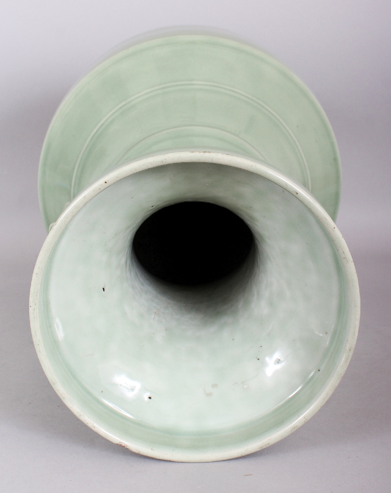 A LARGE 19TH CENTURY CHINESE CELADON PORCELAIN VASE, moulded with double scroll acanthus handles, - Image 4 of 6