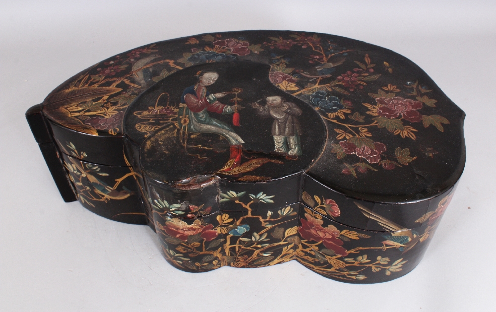 AN UNUSUAL GOOD EARLY 19TH CENTURY SHAPED LACQUER BOX & COVER, the cover well painted with a peach