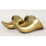 A PAIR OF EARLY BRASS STIRRUP SHOES.