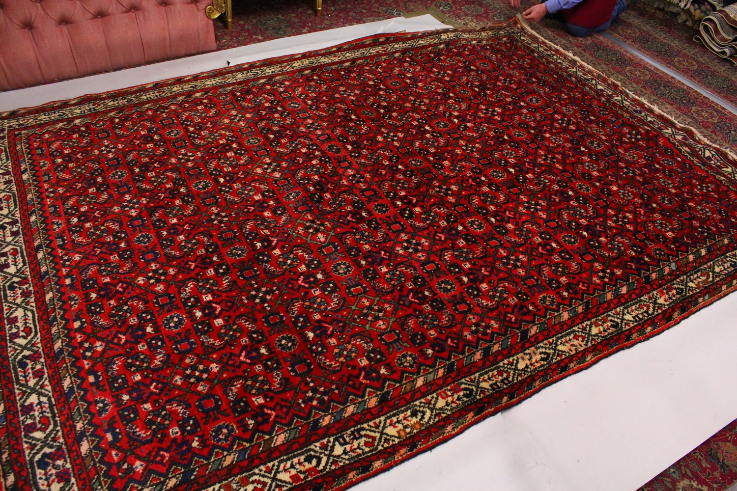 A PERSIAN CARPET, with an all-over design of motifs on a red ground. 9ft 9ins x 7ft. - Image 4 of 6