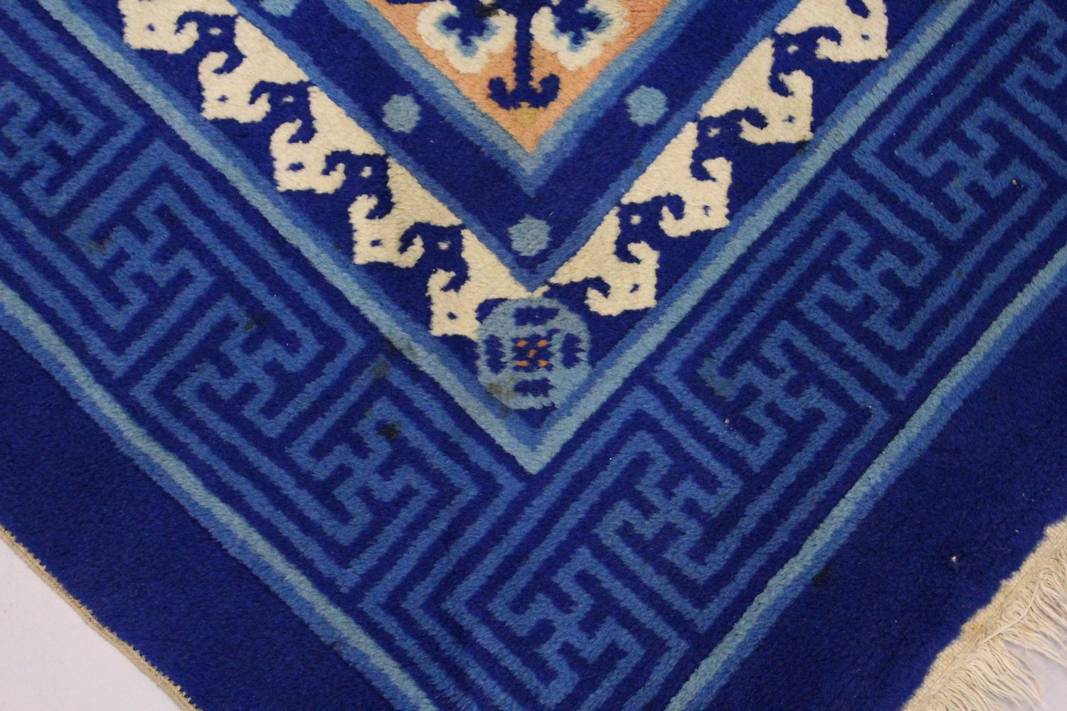 A CHINESE CARPET, with blue border and eight blue medallions. 8ft 2ins x 5ft. - Image 2 of 5