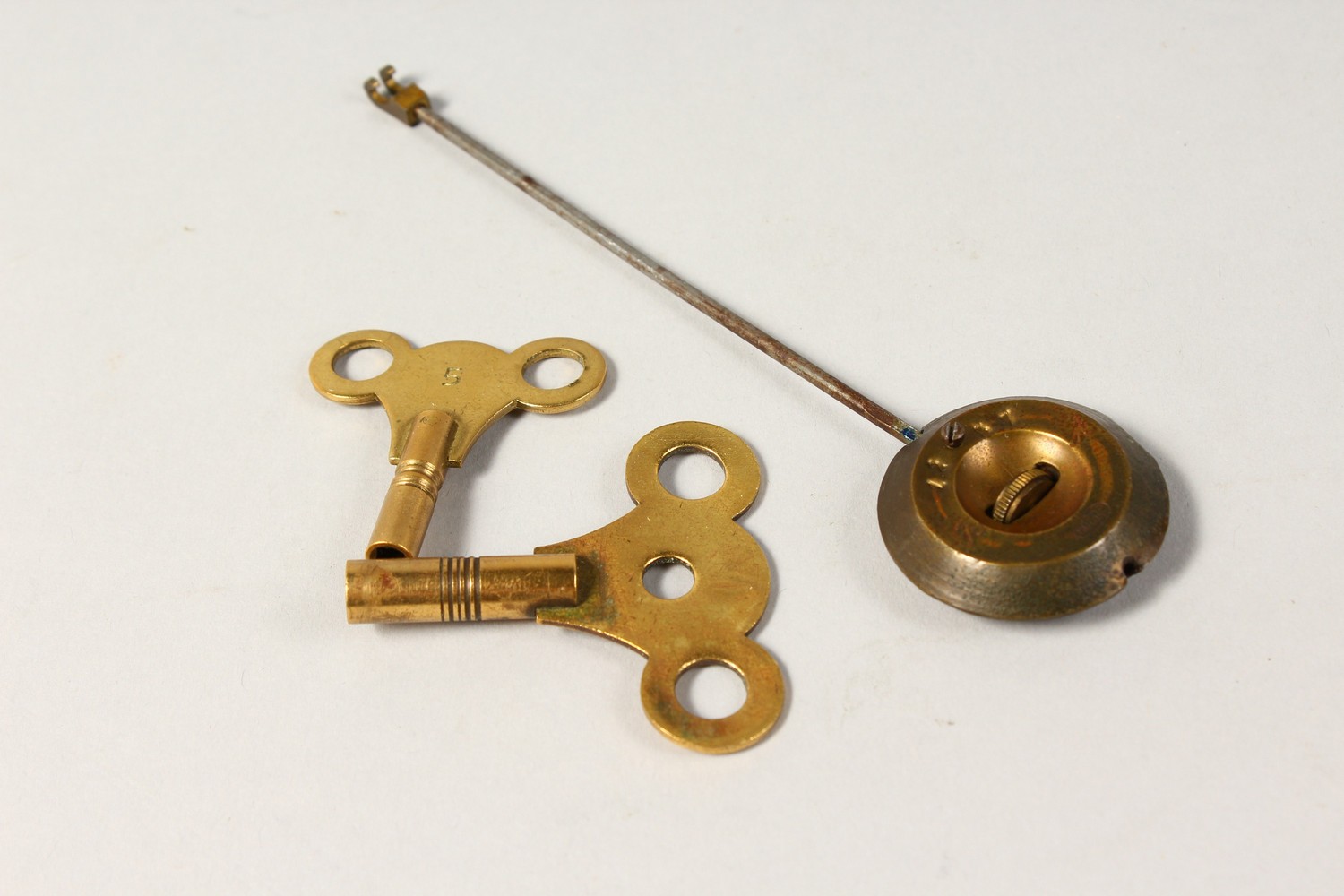 A 19TH CENTURY FRENCH ORMOLU CLOCK, with bird finial, eight-day movement, No. 830, striking on a - Image 7 of 7