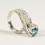 A 14CT FANCY BLUE DIAMOND RING, the central stone of 1.9cts approx, flanked to the shoulders by