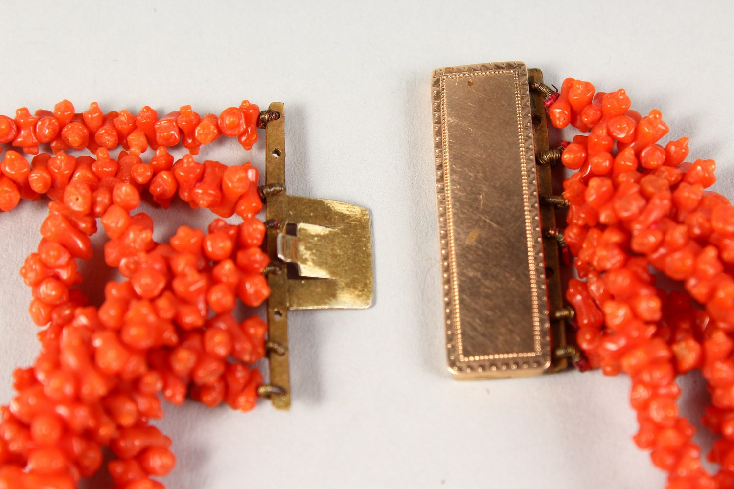 A SIX-STRAND CORAL NECKLACE. - Image 5 of 5